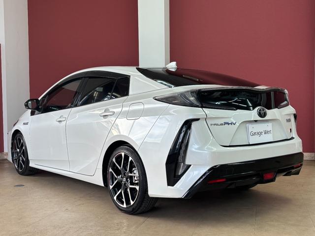 プリウスＰＨＶ Ｓ　ＧＲスポーツ　トヨタセーフティセンス・ハーフレザーシート・シートヒーター・地デジ付き純正ナビ・バックカメラ・スマートキー・１８インチアルミ・ＥＴＣ２．０・ＬＥＤヘッドライト（12枚目）