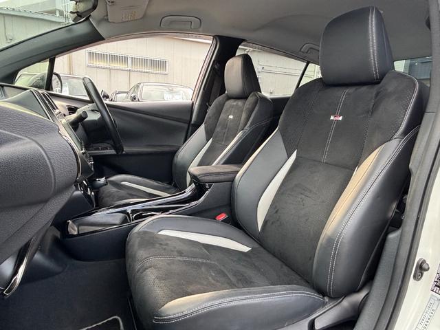 プリウスＰＨＶ Ｓ　ＧＲスポーツ　トヨタセーフティセンス・ハーフレザーシート・シートヒーター・地デジ付き純正ナビ・バックカメラ・スマートキー・１８インチアルミ・ＥＴＣ２．０・ＬＥＤヘッドライト（15枚目）