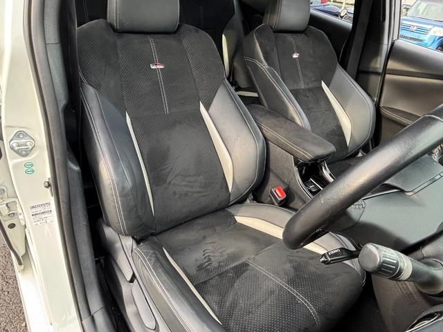 プリウスＰＨＶ Ｓ　ＧＲスポーツ　トヨタセーフティセンス・ハーフレザーシート・シートヒーター・地デジ付き純正ナビ・バックカメラ・スマートキー・１８インチアルミ・ＥＴＣ２．０・ＬＥＤヘッドライト（18枚目）