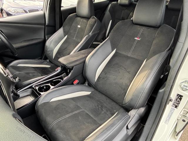 プリウスＰＨＶ Ｓ　ＧＲスポーツ　トヨタセーフティセンス・ハーフレザーシート・シートヒーター・地デジ付き純正ナビ・バックカメラ・スマートキー・１８インチアルミ・ＥＴＣ２．０・ＬＥＤヘッドライト（19枚目）
