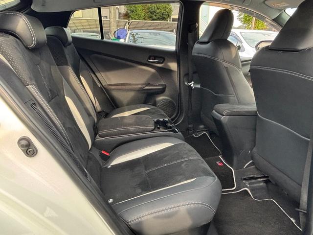 プリウスＰＨＶ Ｓ　ＧＲスポーツ　トヨタセーフティセンス・ハーフレザーシート・シートヒーター・地デジ付き純正ナビ・バックカメラ・スマートキー・１８インチアルミ・ＥＴＣ２．０・ＬＥＤヘッドライト（20枚目）