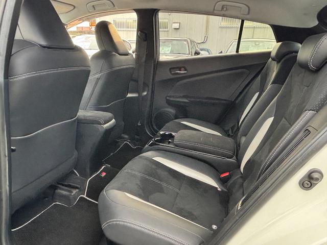 プリウスＰＨＶ Ｓ　ＧＲスポーツ　トヨタセーフティセンス・ハーフレザーシート・シートヒーター・地デジ付き純正ナビ・バックカメラ・スマートキー・１８インチアルミ・ＥＴＣ２．０・ＬＥＤヘッドライト（21枚目）