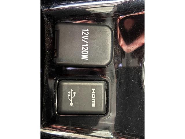 プリウスＰＨＶ Ｓ　ＧＲスポーツ　トヨタセーフティセンス・ハーフレザーシート・シートヒーター・地デジ付き純正ナビ・バックカメラ・スマートキー・１８インチアルミ・ＥＴＣ２．０・ＬＥＤヘッドライト（32枚目）