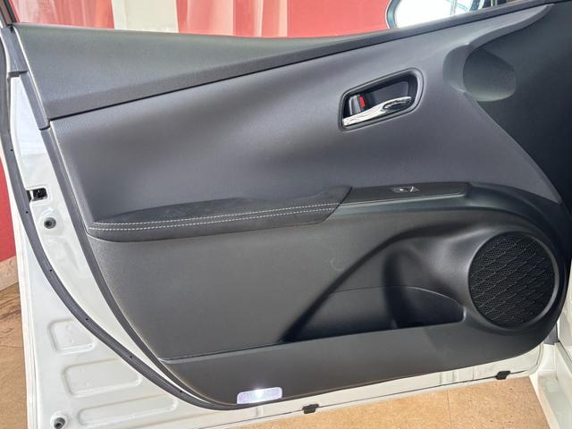 プリウスＰＨＶ Ｓ　ＧＲスポーツ　トヨタセーフティセンス・ハーフレザーシート・シートヒーター・地デジ付き純正ナビ・バックカメラ・スマートキー・１８インチアルミ・ＥＴＣ２．０・ＬＥＤヘッドライト（37枚目）