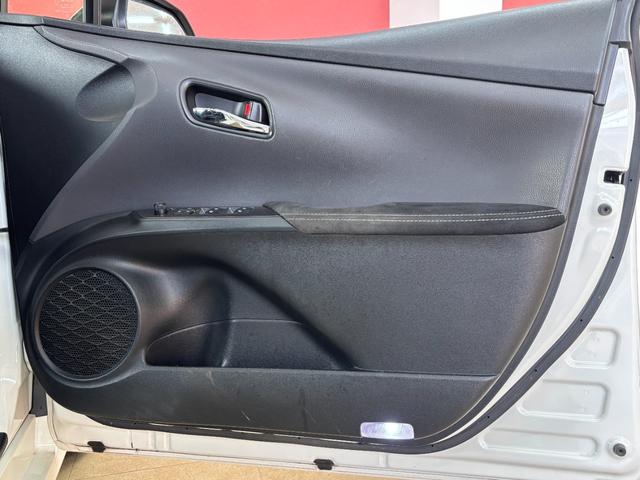 プリウスＰＨＶ Ｓ　ＧＲスポーツ　トヨタセーフティセンス・ハーフレザーシート・シートヒーター・地デジ付き純正ナビ・バックカメラ・スマートキー・１８インチアルミ・ＥＴＣ２．０・ＬＥＤヘッドライト（38枚目）