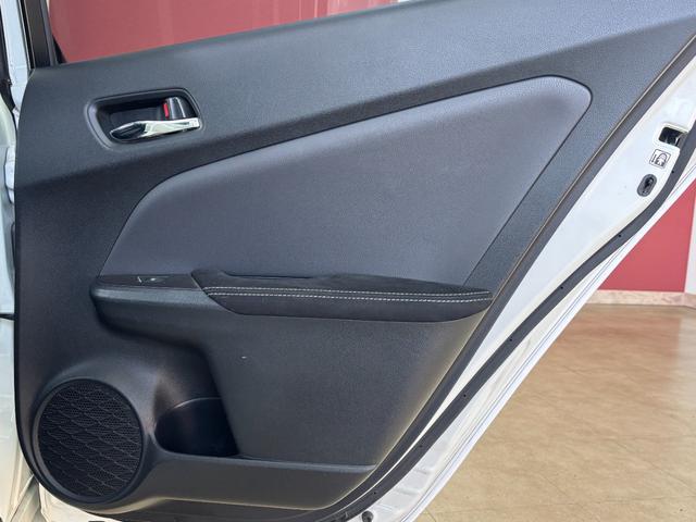 プリウスＰＨＶ Ｓ　ＧＲスポーツ　トヨタセーフティセンス・ハーフレザーシート・シートヒーター・地デジ付き純正ナビ・バックカメラ・スマートキー・１８インチアルミ・ＥＴＣ２．０・ＬＥＤヘッドライト（40枚目）