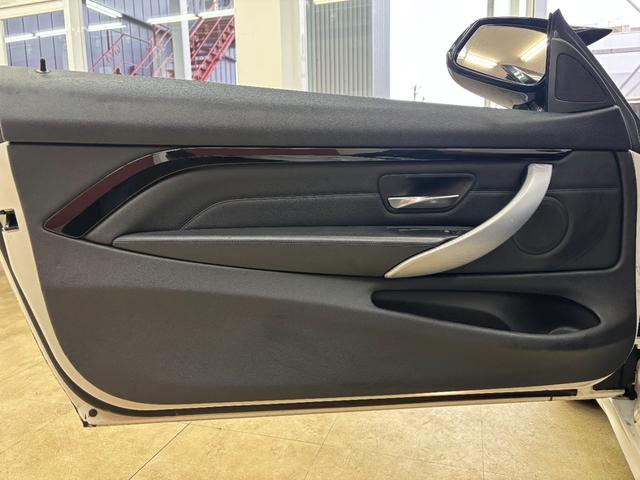 ４シリーズ ４３５ｉカブリオレ　Ｍスポーツ　ＡＣＣ・衝突軽減ブレーキ・レーンアシスト・黒革シート・カープレイ対応後期ＭＩＮＩ用ＮＢＴＥＶＯナビ・バックカメラ・ＨＵＤ・社外２０インチアルミ・社外マフラー・ＥＴＣ・ＬＥＤヘッドライト（35枚目）