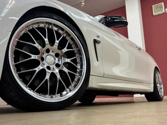 ４シリーズ ４３５ｉカブリオレ　Ｍスポーツ　ＡＣＣ・衝突軽減ブレーキ・レーンアシスト・黒革シート・カープレイ対応後期ＭＩＮＩ用ＮＢＴＥＶＯナビ・バックカメラ・ＨＵＤ・社外２０インチアルミ・社外マフラー・ＥＴＣ・ＬＥＤヘッドライト（48枚目）