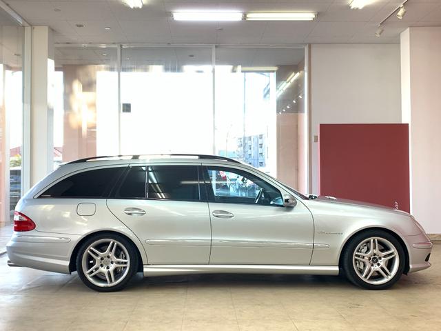 Ｅ５５　ＡＭＧ　ステーションワゴン　左ハンドル・黒ナッパレザーシート・地デジ付きナビ・パーキングセンサー・サンルーフ・電動リアゲート・ＥＴＣ・ＨＩＤライト(4枚目)