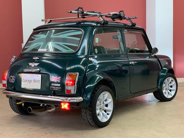 ＭＩＮＩ クーパー　スポーツパックリミテッド　６００台限定モデル・黒革シート・ウッドパネル・オーバーフェンダー・センターマフラー・サイクルキャリア・純正１３インチアルミ・ＨＩＤライト・社外オートライト（10枚目）