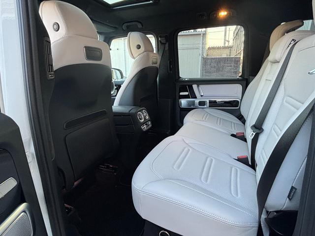 Ｇクラス Ｇ４００ｄ　ＡＭＧライン　ＡＭＧライン・Ｇマヌファクトゥーアプログラム・ラグジュアリーＰＫＧ・アダプティブダンピングシステム・サンルーフ・ホワイトナッパレザーシート・地デジ付き純正ナビ・全方位カメラ・ドラレコ・ＬＥＤライト（22枚目）