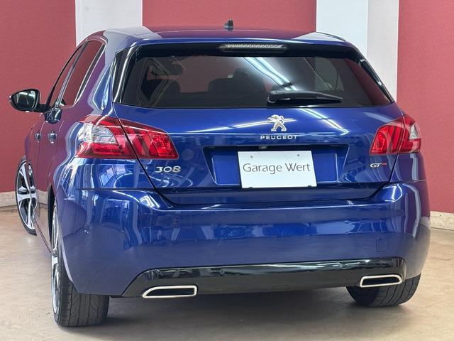 御納車前にプロによるボディの磨き作業後、ガラス系コーティングをサービスにて施工させて頂いております。