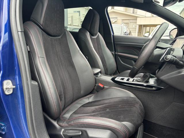 禁煙車ですので、嫌な臭いやタバコの焦げ穴等も無く清潔感のある内装です。