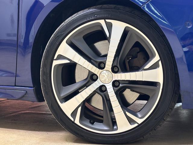 ホイールも外し、足回りやホイール裏も綺麗にクリーニング致します。