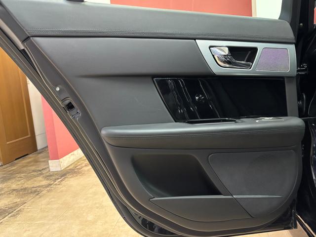 ＸＦ ブラックパックリミテッド　１００台限定車・ブラックパック・ブラックパック専用２０インチアルミ・黒革シート・地デジ付き純正ナビ・バックカメラ・スマートキー・ＥＴＣ・ＨＩＤライト（36枚目）