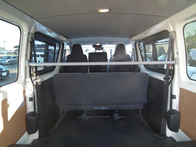 ハイエースバン DX GLパッケージ 登録済み未使用車・LEDヘッドライト・バックカメラ・デジタルインナーミラー・イージークローザー・助手席エアバック(16枚目)