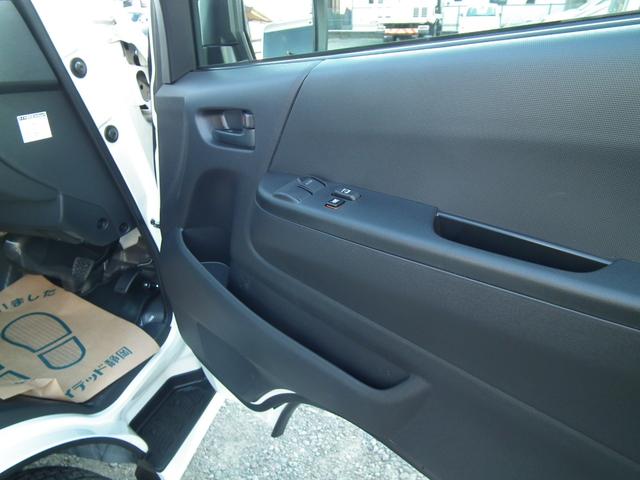 ハイエースバン DX GLパッケージ 登録済み未使用車・LEDヘッドライト・バックカメラ・デジタルインナーミラー・イージークローザー・助手席エアバック(21枚目)