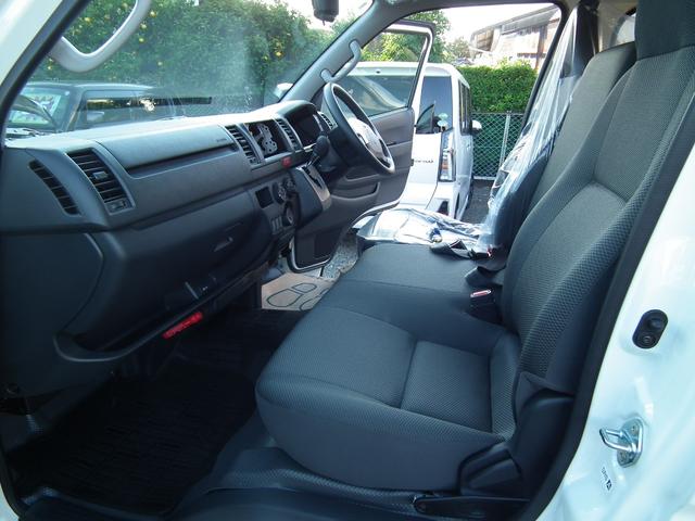 ハイエースバン DX GLパッケージ 登録済み未使用車・LEDヘッドライト・バックカメラ・デジタルインナーミラー・イージークローザー・助手席エアバック(24枚目)