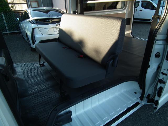 ハイエースバン DX GLパッケージ 登録済み未使用車・LEDヘッドライト・バックカメラ・デジタルインナーミラー・イージークローザー・助手席エアバック(25枚目)