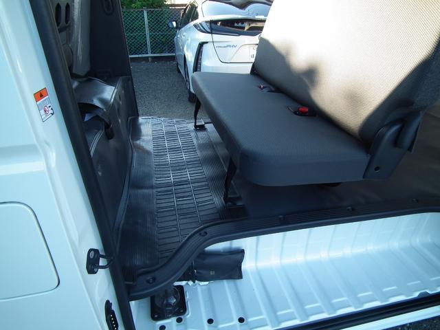 ハイエースバン DX GLパッケージ 登録済み未使用車・LEDヘッドライト・バックカメラ・デジタルインナーミラー・イージークローザー・助手席エアバック(26枚目)