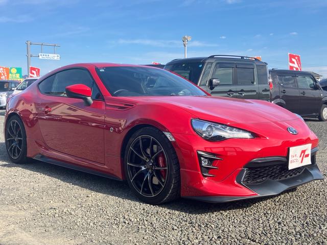 86 GT 6速マニュアル TRDエアロ TRDマフラー ブレンボキャリパー前後 テイン車高調 18インチAW ナビ バックカメラ ETC LEDヘッドライト 1年走行距離無制限保証付・ロ-ドサ-ビス付(3枚目)