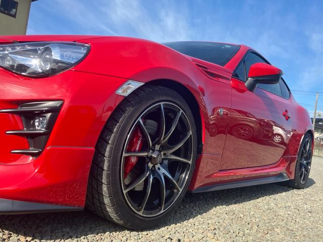 86 GT 6速マニュアル TRDエアロ TRDマフラー ブレンボキャリパー前後 テイン車高調 18インチAW ナビ バックカメラ ETC LEDヘッドライト 1年走行距離無制限保証付・ロ-ドサ-ビス付(9枚目)