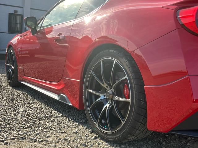86 GT 6速マニュアル TRDエアロ TRDマフラー ブレンボキャリパー前後 テイン車高調 18インチAW ナビ バックカメラ ETC LEDヘッドライト 1年走行距離無制限保証付・ロ-ドサ-ビス付(20枚目)
