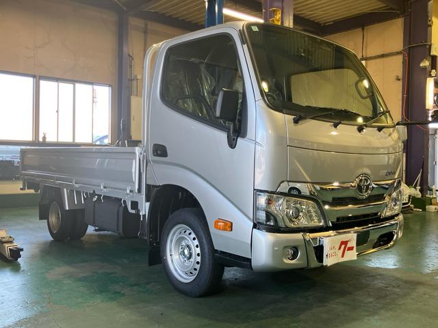 ダイナトラック ロングジャストロー　Ｇパッケージ　登録済未使用車　オートマ　２０００ｃｃ　ガソリン車　積載量１．２５ｔ　キーレスエントリー　ＬＥＤヘッドライト　ＬＥＤルームライト　キーレス　ＬＥＤフォグランプ　バックカメラ（3枚目）