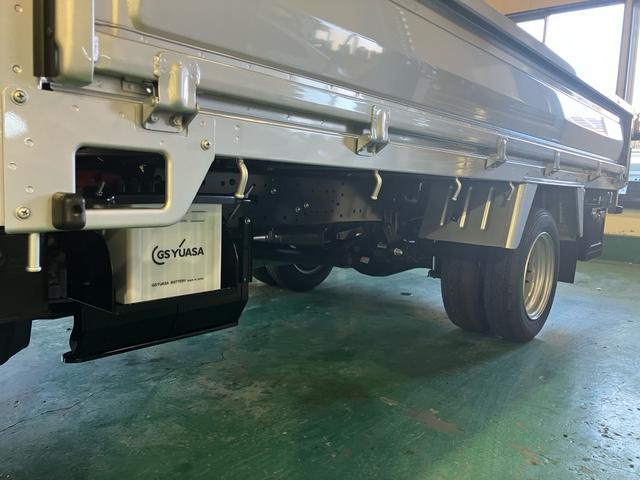 ダイナトラック ロングジャストロー　Ｇパッケージ　登録済未使用車　オートマ　２０００ｃｃ　ガソリン車　積載量１．２５ｔ　キーレスエントリー　ＬＥＤヘッドライト　ＬＥＤルームライト　キーレス　ＬＥＤフォグランプ　バックカメラ（14枚目）