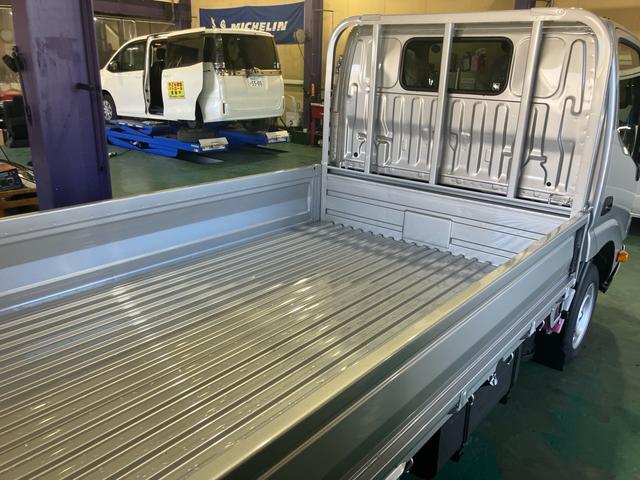 ダイナトラック ロングジャストロー　Ｇパッケージ　登録済未使用車　オートマ　２０００ｃｃ　ガソリン車　積載量１．２５ｔ　キーレスエントリー　ＬＥＤヘッドライト　ＬＥＤルームライト　キーレス　ＬＥＤフォグランプ　バックカメラ（20枚目）