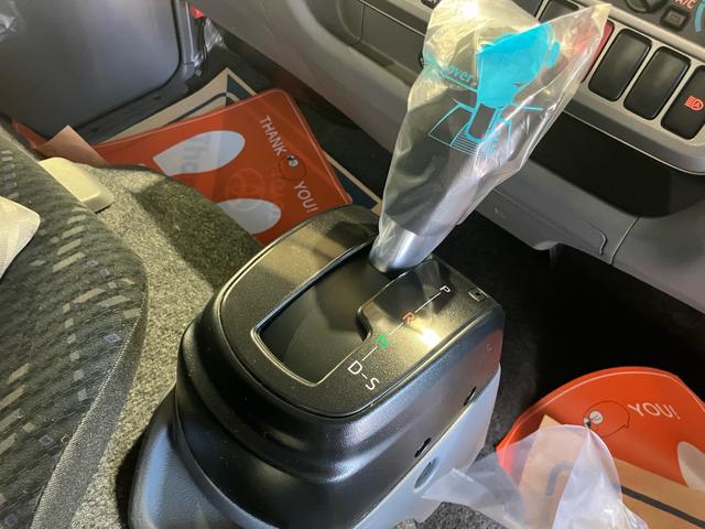 ダイナトラック ロングジャストロー　Ｇパッケージ　登録済未使用車　オートマ　２０００ｃｃ　ガソリン車　積載量１．２５ｔ　キーレスエントリー　ＬＥＤヘッドライト　ＬＥＤルームライト　キーレス　ＬＥＤフォグランプ　バックカメラ（26枚目）