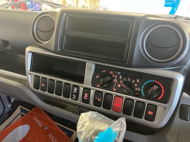 ダイナトラック ロングジャストロー　Ｇパッケージ　登録済未使用車　オートマ　２０００ｃｃ　ガソリン車　積載量１．２５ｔ　キーレスエントリー　ＬＥＤヘッドライト　ＬＥＤルームライト　キーレス　ＬＥＤフォグランプ　バックカメラ（27枚目）