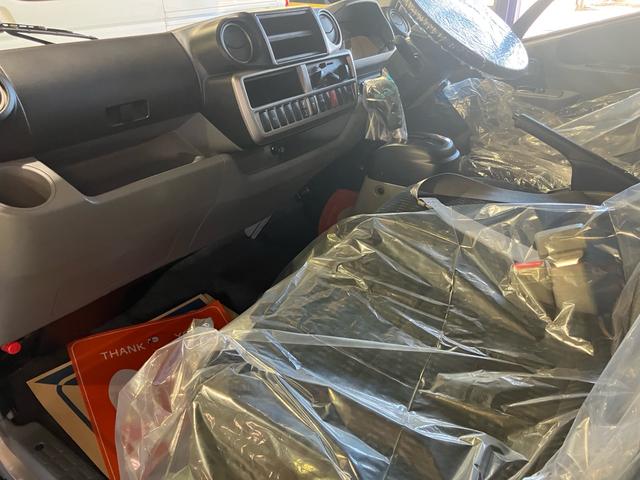 ダイナトラック ロングジャストロー　Ｇパッケージ　登録済未使用車　オートマ　２０００ｃｃ　ガソリン車　積載量１．２５ｔ　キーレスエントリー　ＬＥＤヘッドライト　ＬＥＤルームライト　キーレス　ＬＥＤフォグランプ　バックカメラ（32枚目）