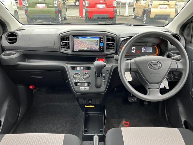 ミライース B SAIII 13スチールホイール マルチリフレクターハロゲンヘッドランプ 可倒式ドアミラー 自発光式デジタルメーターアンバーイルミネーションメーター マニュアルエアコン(ダイヤル式) キーレスエントリー(2枚目)