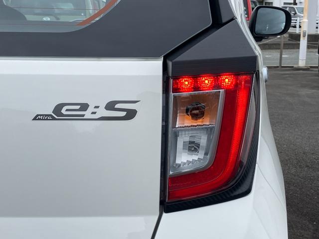 ミライース B SAIII 13スチールホイール マルチリフレクターハロゲンヘッドランプ 可倒式ドアミラー 自発光式デジタルメーターアンバーイルミネーションメーター マニュアルエアコン(ダイヤル式) キーレスエントリー(13枚目)