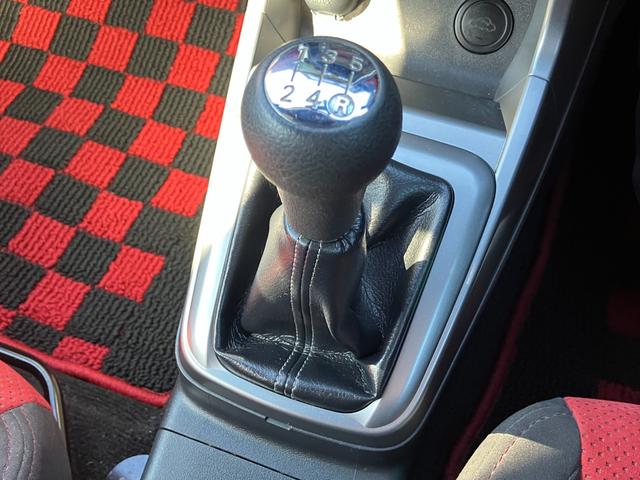 コペン ローブ　Ｓ　ＭＴ　キーフリーシステム　オートエアコン（プッシュ式）　電動ルーフ　パワーウィンドウ　ＬＥＤヘッドライト　バケットシート（27枚目）