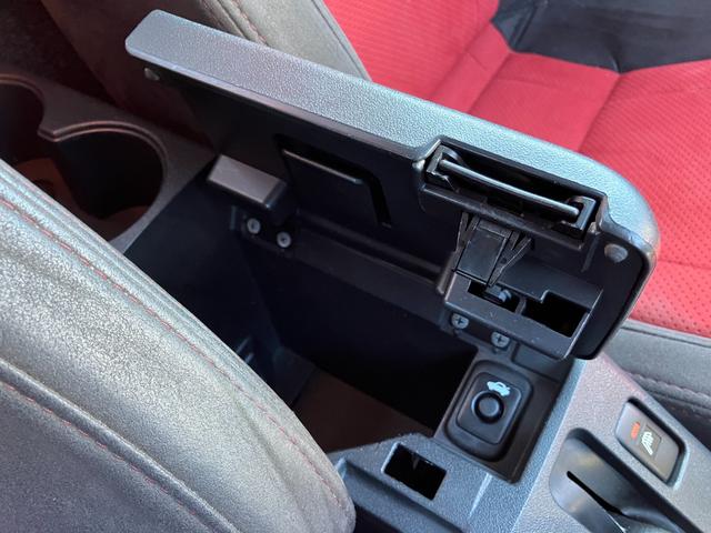 コペン ローブ　Ｓ　ＭＴ　キーフリーシステム　オートエアコン（プッシュ式）　電動ルーフ　パワーウィンドウ　ＬＥＤヘッドライト　バケットシート（29枚目）