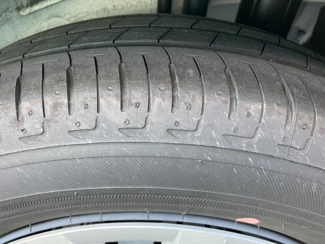 ミライース Ｌ　ＳＡＩＩＩ　１３インチフルホイールキャップ　マルチリフレクターハロゲンヘッドランプ　可倒式ドアミラー　自発光式デジタルメーターアンバーイルミネーションメーター　マニュアルエアコン（ダイヤル式）　キーレスエントリー（10枚目）