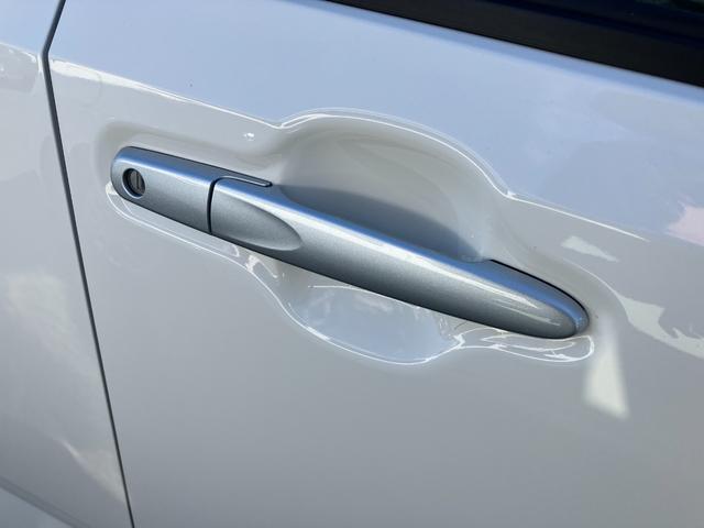 ミライース Ｌ　ＳＡＩＩＩ　１３インチフルホイールキャップ　マルチリフレクターハロゲンヘッドランプ　可倒式ドアミラー　自発光式デジタルメーターアンバーイルミネーションメーター　マニュアルエアコン（ダイヤル式）　キーレスエントリー（12枚目）