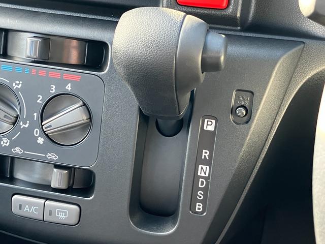 ミライース Ｌ　ＳＡＩＩＩ　１３インチフルホイールキャップ　マルチリフレクターハロゲンヘッドランプ　可倒式ドアミラー　自発光式デジタルメーターアンバーイルミネーションメーター　マニュアルエアコン（ダイヤル式）　キーレスエントリー（27枚目）