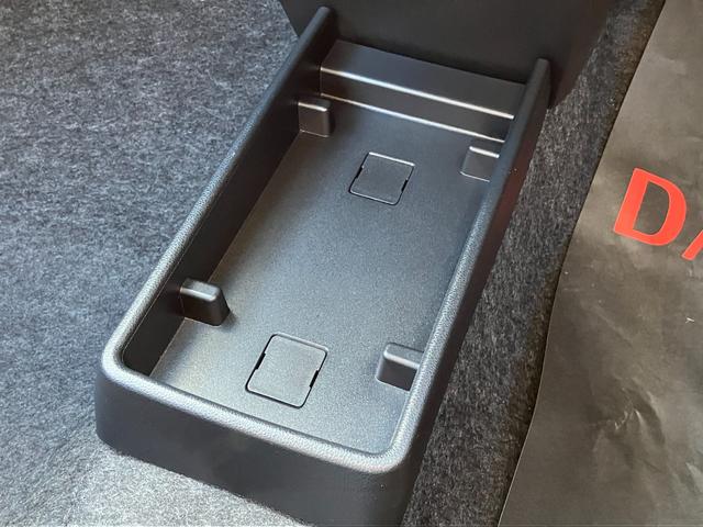 ミライース Ｌ　ＳＡＩＩＩ　１３インチフルホイールキャップ　マルチリフレクターハロゲンヘッドランプ　可倒式ドアミラー　自発光式デジタルメーターアンバーイルミネーションメーター　マニュアルエアコン（ダイヤル式）　キーレスエントリー（29枚目）