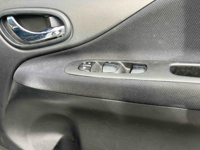 ランディ 　ＥＴＣ　バックカメラ　ナビ　ＴＶ　クリアランスソナー　オートクルーズコントロール　レーンアシスト　両側電動スライドドア　ＨＩＤ　スマートキー　アイドリングストップ　電動格納ミラー　３列シート　ＣＶＴ（11枚目）