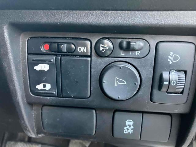 フリード G ジャストセレクション ETC 両側スライド・片側電動 スマートキー 電動格納ミラー CVT CD USB 盗難防止システム 衝突安全ボディ ABS ESC エアコン パワーステアリング(5枚目)