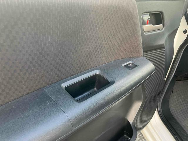 フリード G ジャストセレクション ETC 両側スライド・片側電動 スマートキー 電動格納ミラー CVT CD USB 盗難防止システム 衝突安全ボディ ABS ESC エアコン パワーステアリング(8枚目)