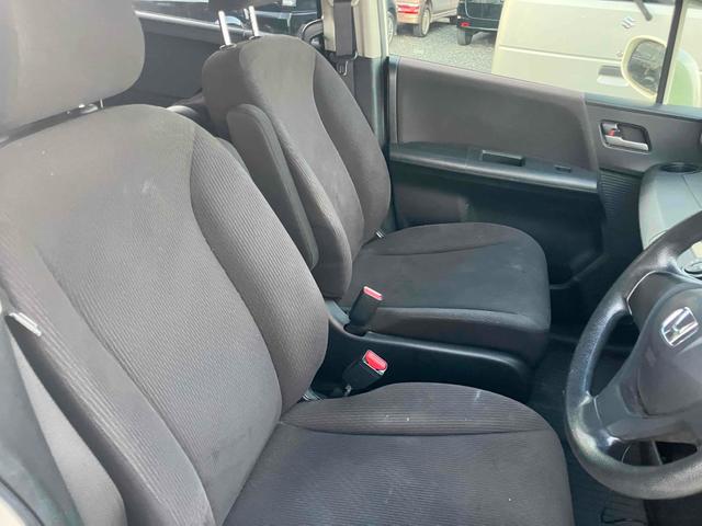 フリード G ジャストセレクション ETC 両側スライド・片側電動 スマートキー 電動格納ミラー CVT CD USB 盗難防止システム 衝突安全ボディ ABS ESC エアコン パワーステアリング(11枚目)