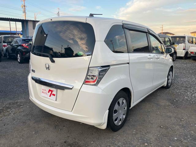 フリード G ジャストセレクション ETC 両側スライド・片側電動 スマートキー 電動格納ミラー CVT CD USB 盗難防止システム 衝突安全ボディ ABS ESC エアコン パワーステアリング(16枚目)