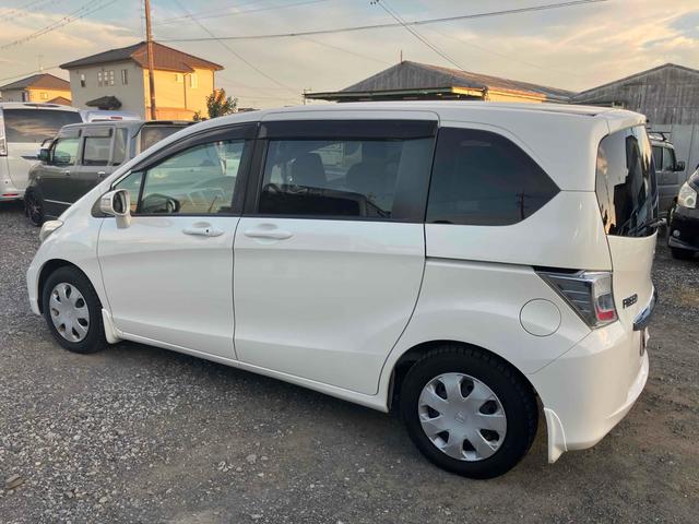 フリード G ジャストセレクション ETC 両側スライド・片側電動 スマートキー 電動格納ミラー CVT CD USB 盗難防止システム 衝突安全ボディ ABS ESC エアコン パワーステアリング(18枚目)