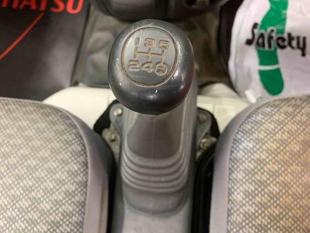 ハイゼットトラック エアコン・パワステ　スペシャル　５ＭＴ　４ＷＤ　保証付き　ラジオ　タイヤ新品（20枚目）