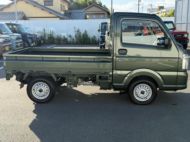 キャリイトラック ＫＣエアコン・パワステ　７型　４ＷＤ　オートライト　禁煙車　４ＷＤ　衝突被害軽減システム　アイドリングストップ　横滑り防止機能　衝突安全ボディ　盗難防止システム（5枚目）