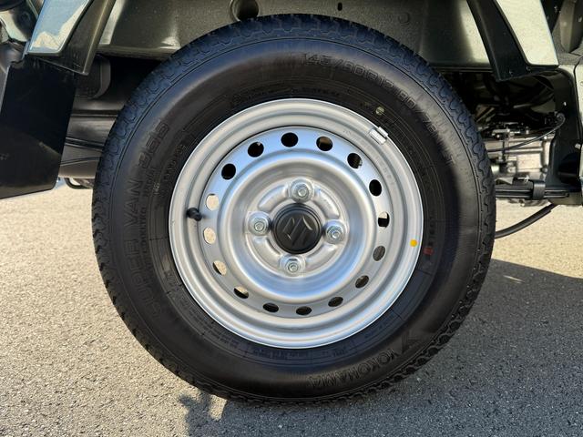 キャリイトラック ＫＣエアコン・パワステ　７型　４ＷＤ　オートライト　禁煙車　４ＷＤ　衝突被害軽減システム　アイドリングストップ　横滑り防止機能　衝突安全ボディ　盗難防止システム（13枚目）